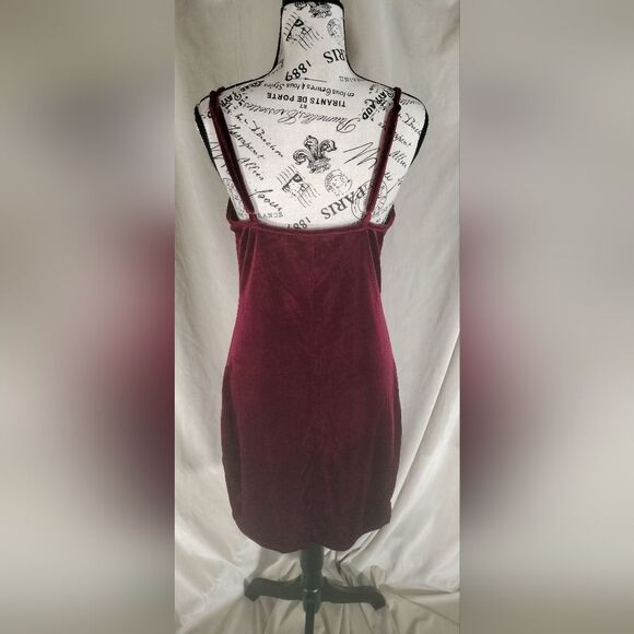 NWOT! SHEIN Curve Burgundy Velvet Slip Dress w/Adjustable Straps. Plus Size 0XL - Picture 7 of 12